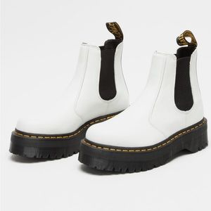 DR. MARTENS 2976 Quad Platform Womens White Chelsea Boots NEW WITH BOX SZ 39